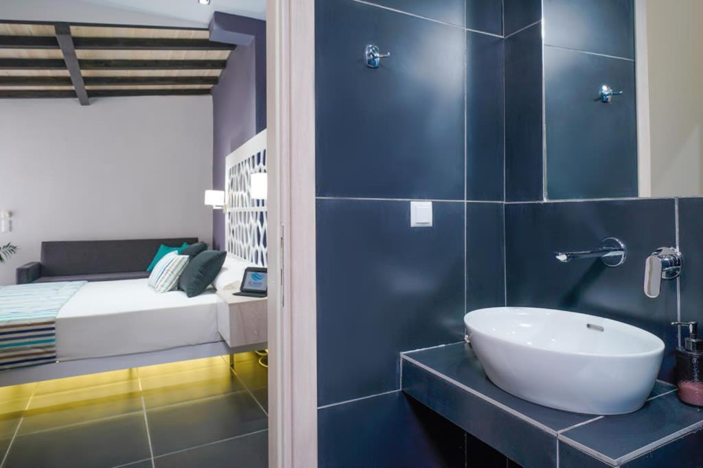 Вилла El Mare Seaside Retreats - Bespoke Luxury Getaways Лименария Экстерьер фото